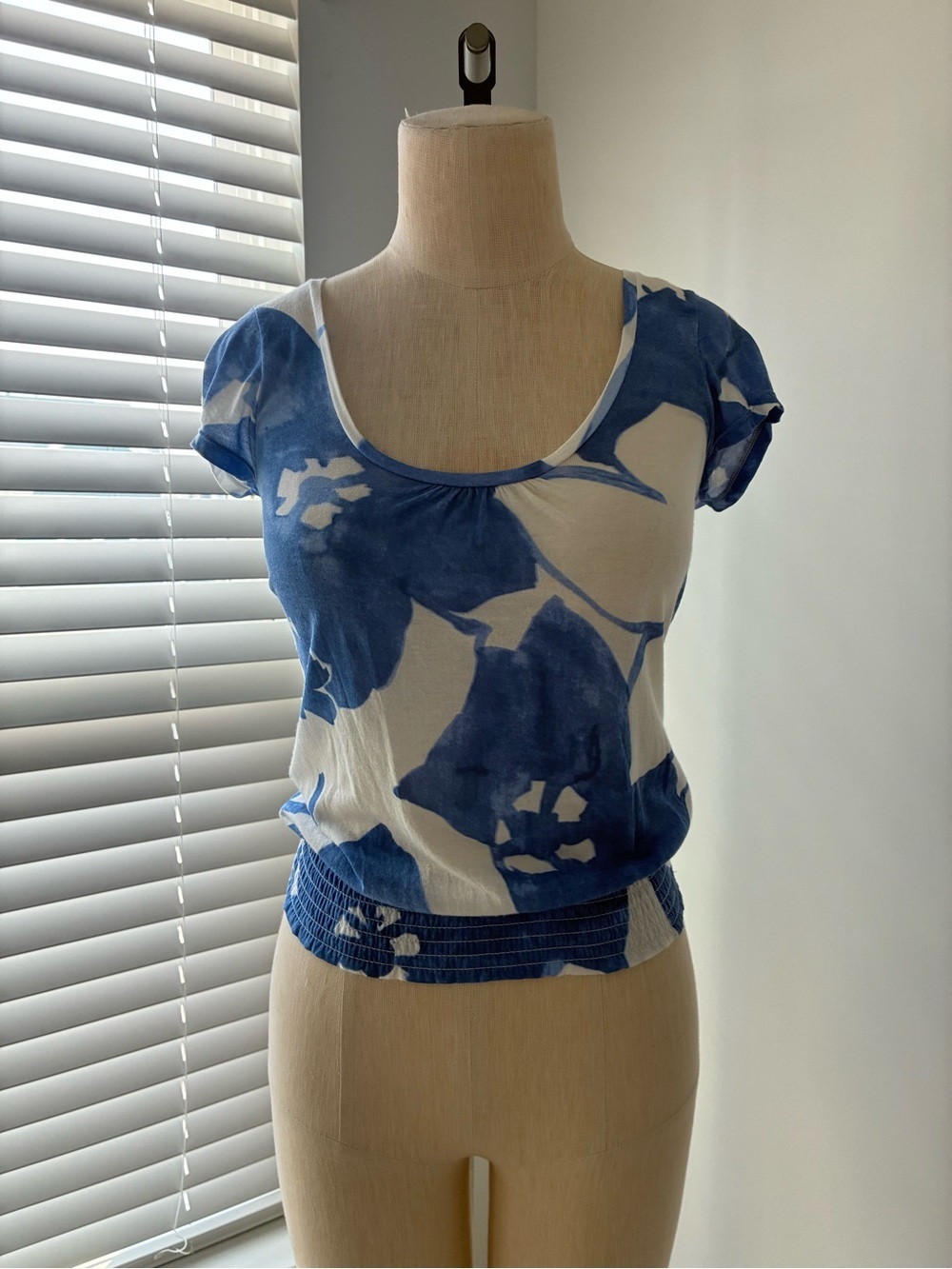 American Eagle Y2K Women's Blue and White Floral Smocked Scoop Neck Top